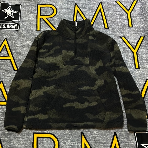 PINK Victoria's Secret Tops - Victoria’s Secret Pink Camouflage Sherpa Hoodie.